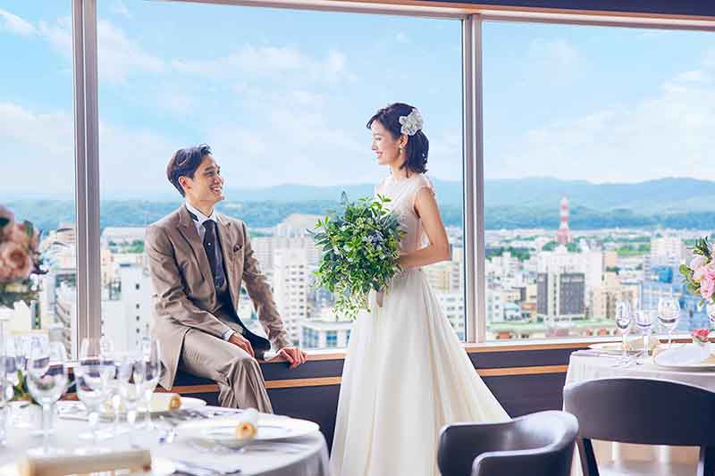 窓からは旭川市内の景色を一望